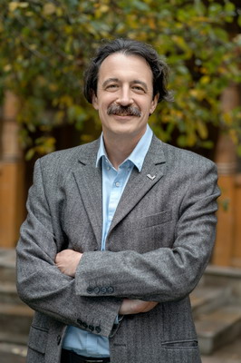 �.�.���������